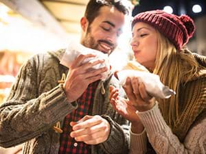 Foodtruck Braadworst met frites en oktoberfest gevoel tijdens je bedrijfsfeest